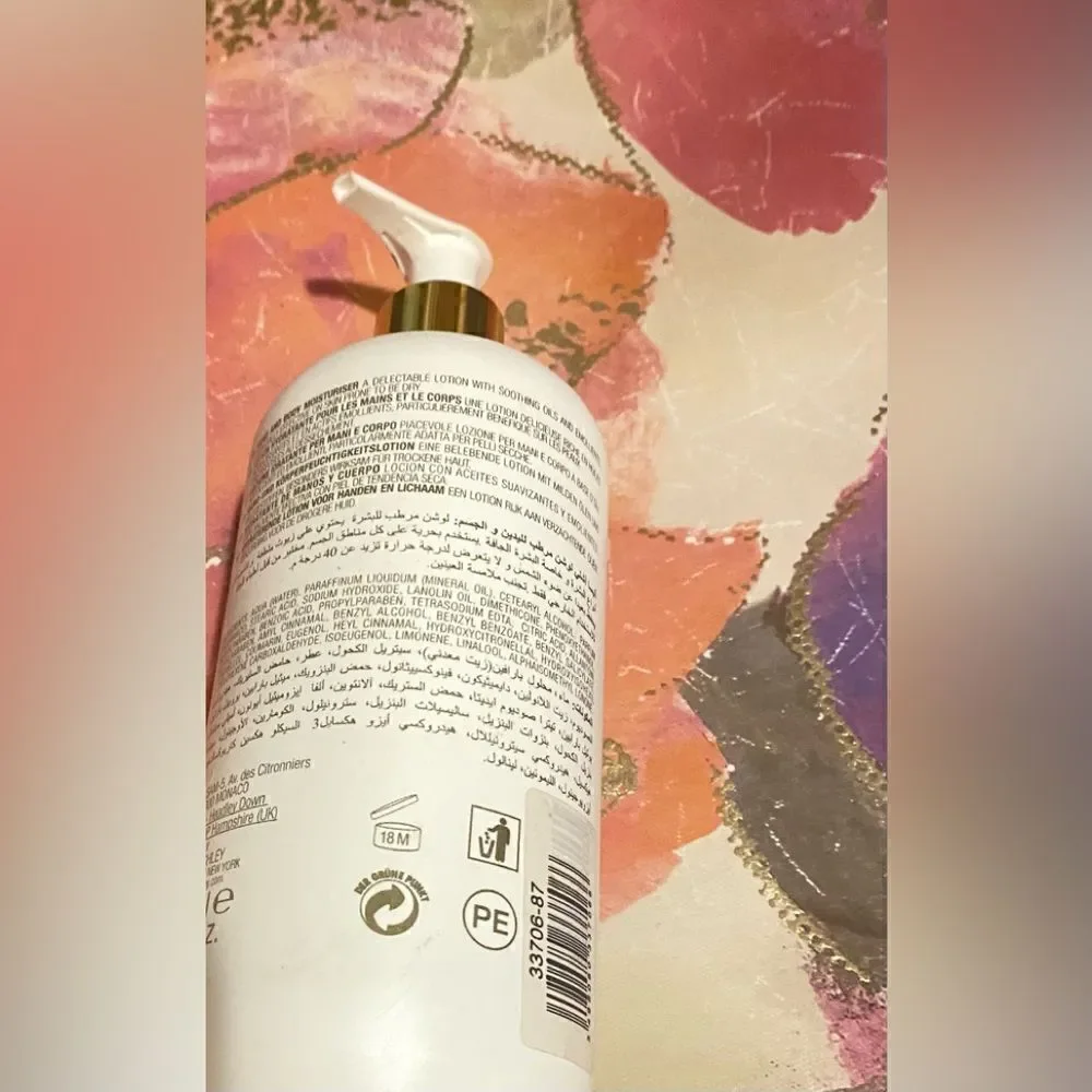 🛍️Hand &Body moisturizer By Alyssa Ashley White Musk 500ML🎉